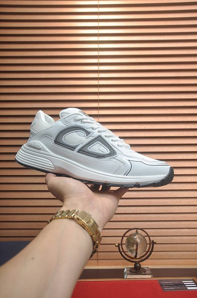 Factory Price: Top-Tier Original Shoes Brand: Dior Standard Sizes: Men's 38-44,