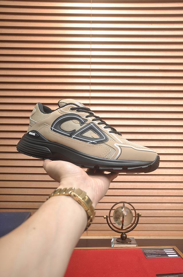Factory Price: Top-Tier Original Shoes Brand: Dior Standard Sizes: Men's 38-44,