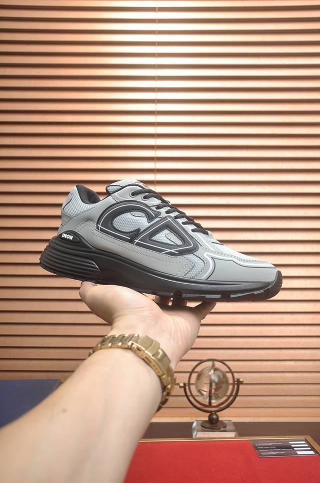 Factory Price: Top-Tier Original Shoes Brand: Dior Standard Sizes: Men's 38-44,