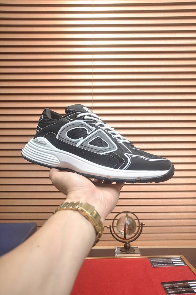 Factory Price: Top-Tier Original Shoes Brand: Dior Standard Sizes: Men's 38-44,