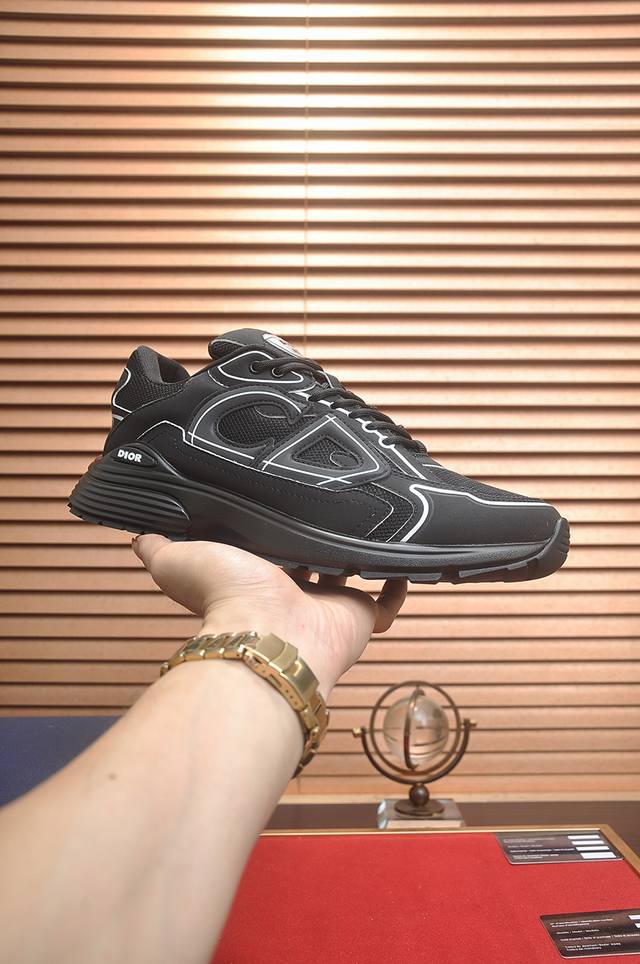 Factory Price: Top-Tier Original Shoes Brand: Dior Standard Sizes: Men's 38-44,