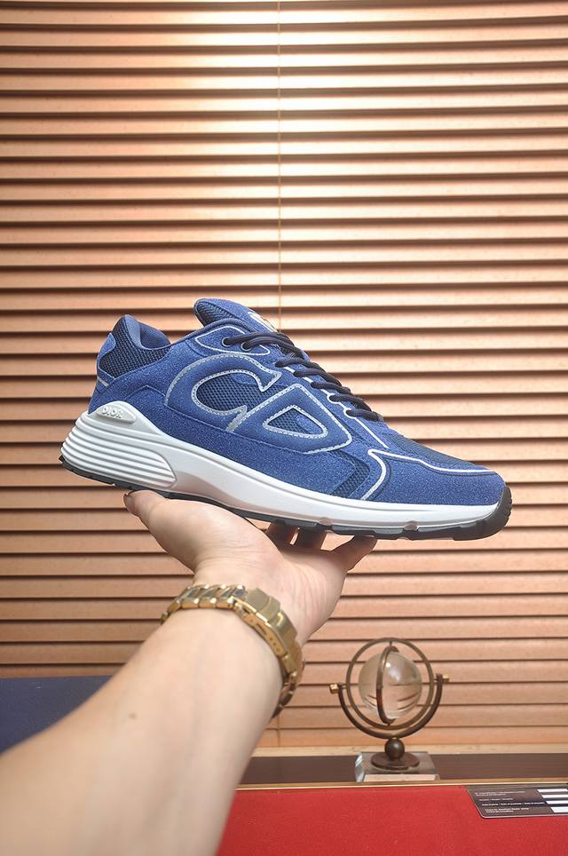 Factory Price: Top-Tier Original Shoes Brand: Dior Standard Sizes: Men's 38-44,