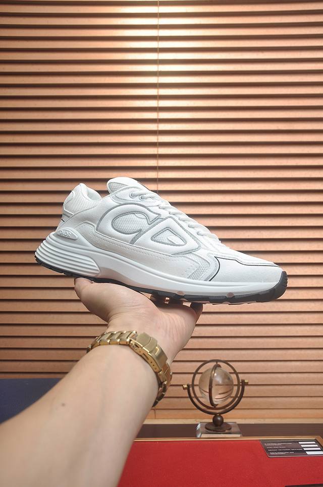 Factory Price: Top-Tier Original Shoes Brand: Dior Standard Sizes: Men's 38-44,