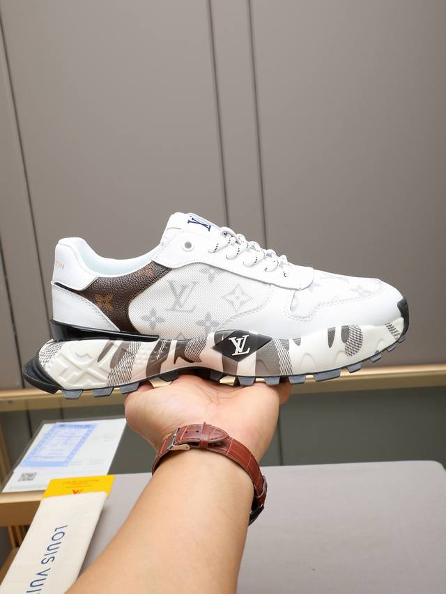 Lv Casual athletic shoes, breathable and comfortable, easy to walk in, a versati