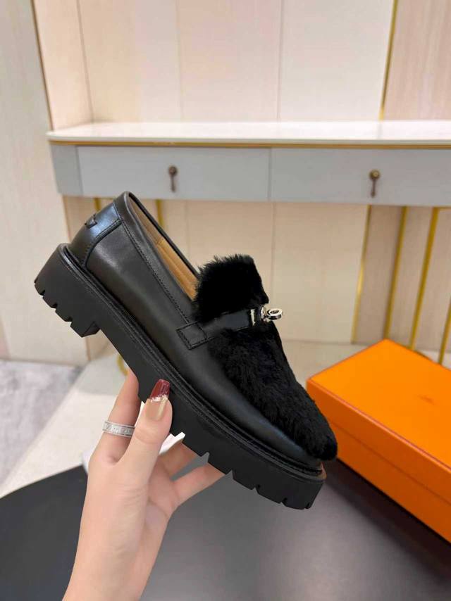 Hermes 2025 Autumn/Winter New Kelly Buckle Loafers, Color Block Low Heel Women'