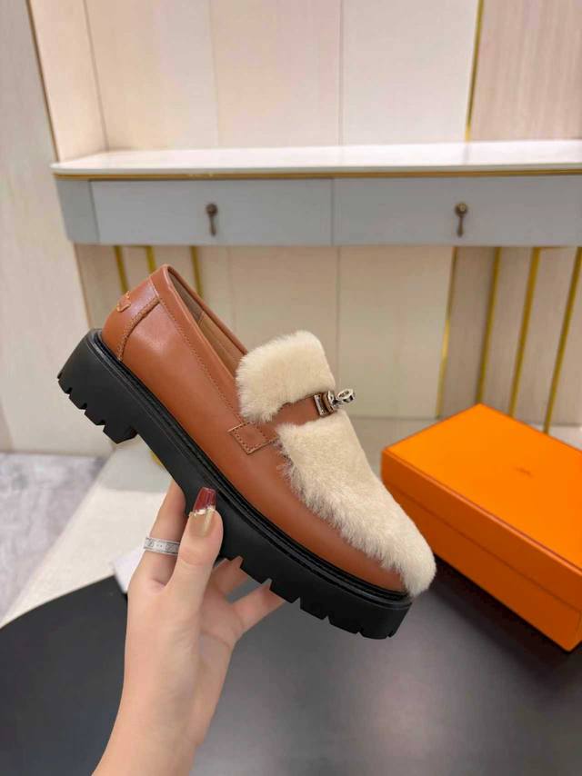 Hermes 2025 Autumn/Winter New Kelly Buckle Loafers, Color Block Low Heel Women'