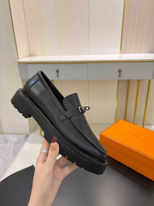 Hermes 2025 Autumn/Winter New Kelly Buckle Loafers, Color Block Low Heel Women'