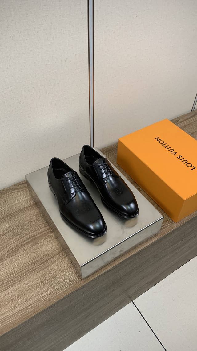 Louis Vuitto* Men's Business Casual Leather Shoes Imported black calfskin, featu