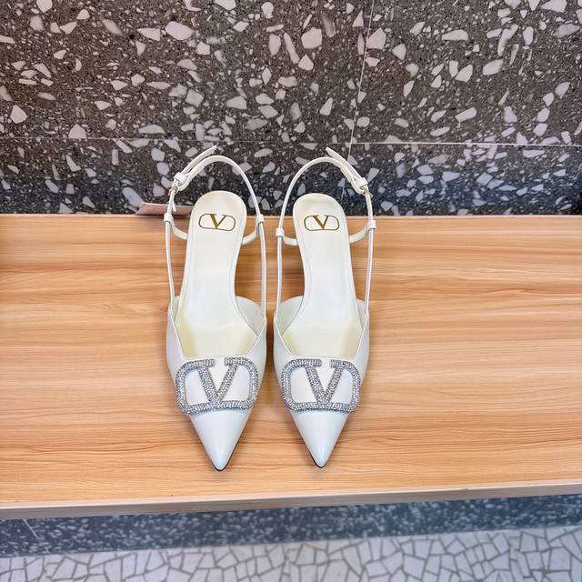 Valentin* Valentin V-buckle sandals, the latest and highest quality version from