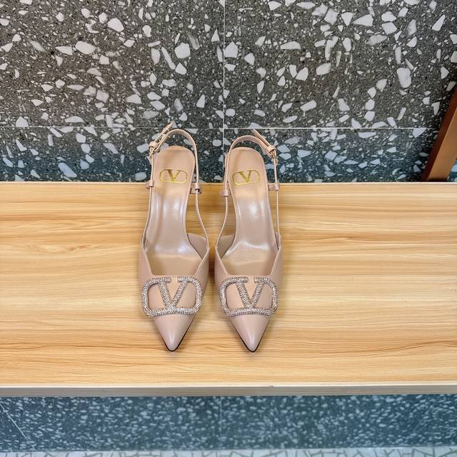 Valentin* Valentin V-buckle sandals, the latest and highest quality version from