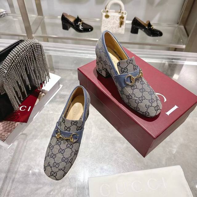 Long-term availability Gucci low-cut loafers cleverly utilize round toe and othe