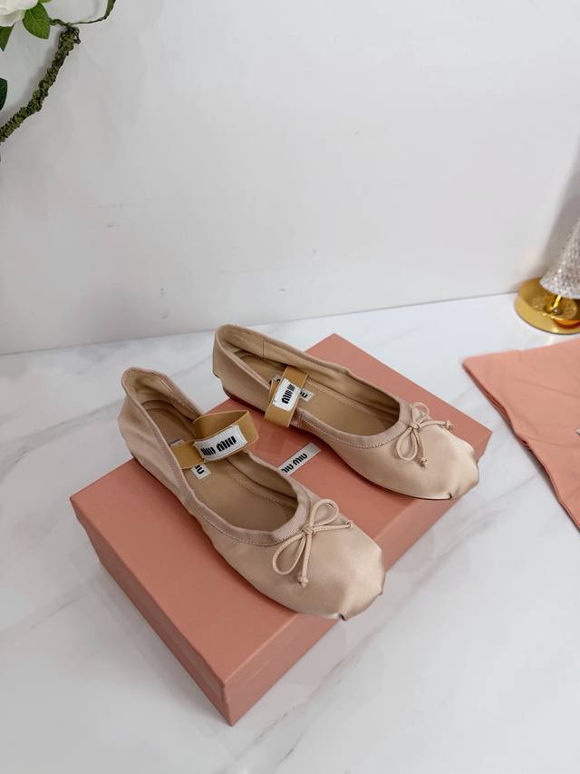 Factory 2026 New Miu Miu Arrival. Brand new and beautiful embellishments, stylis