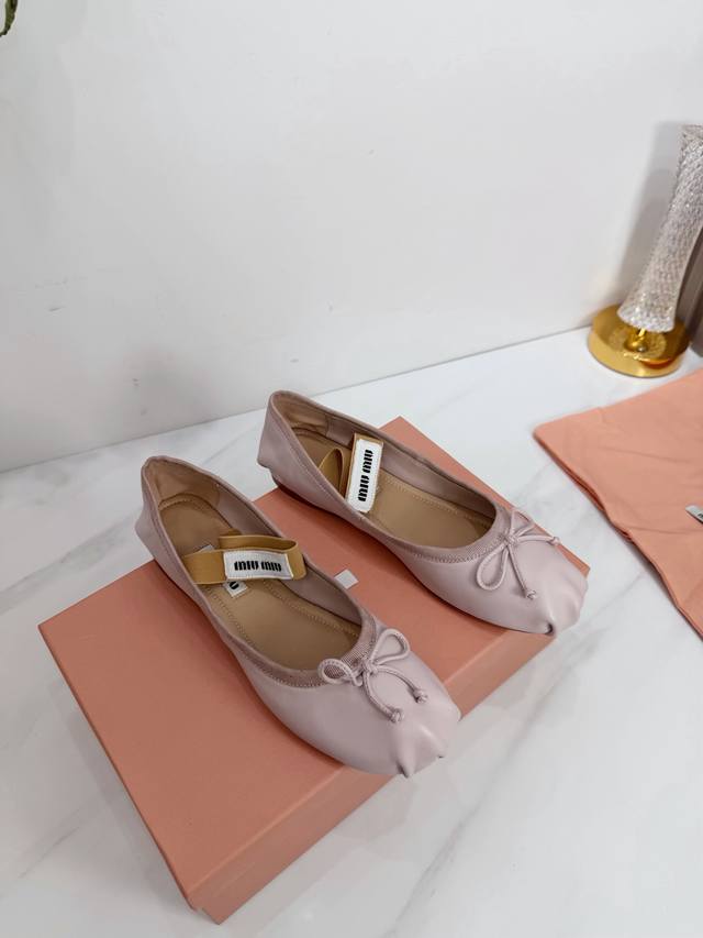 Factory 2026 New Miu Miu Arrival. Brand new and beautiful embellishments, stylis