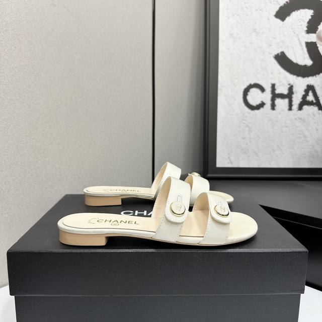 2025 Chanel's must-have item for this fall/winter season!! Chanel's fall/winter