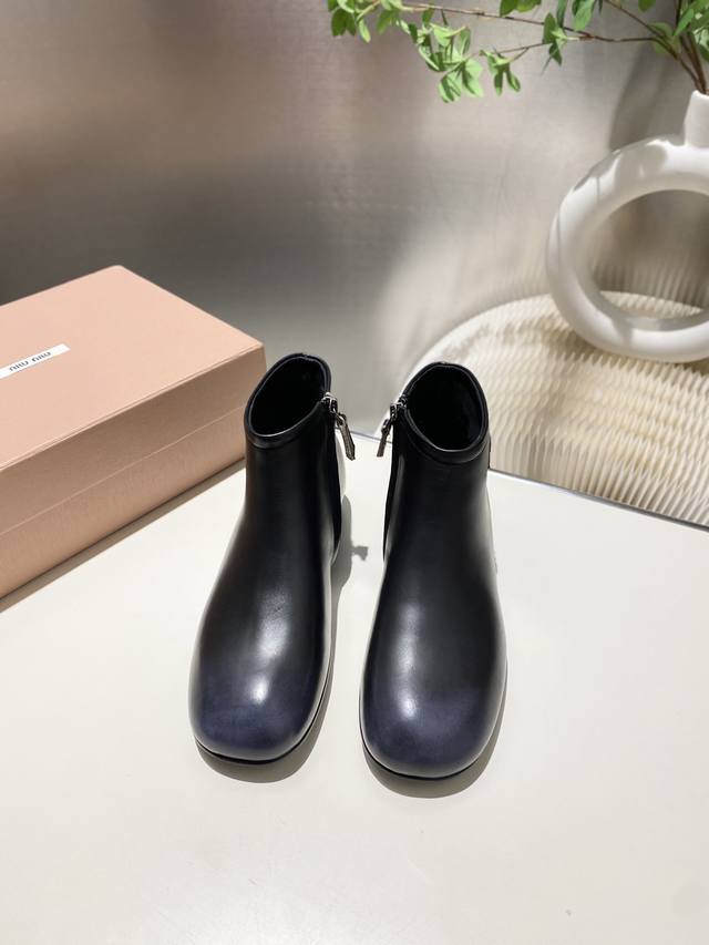 Factory Price p Miumiu 2025 Autumn/Winter New Round Toe Ankle Boots The most wo