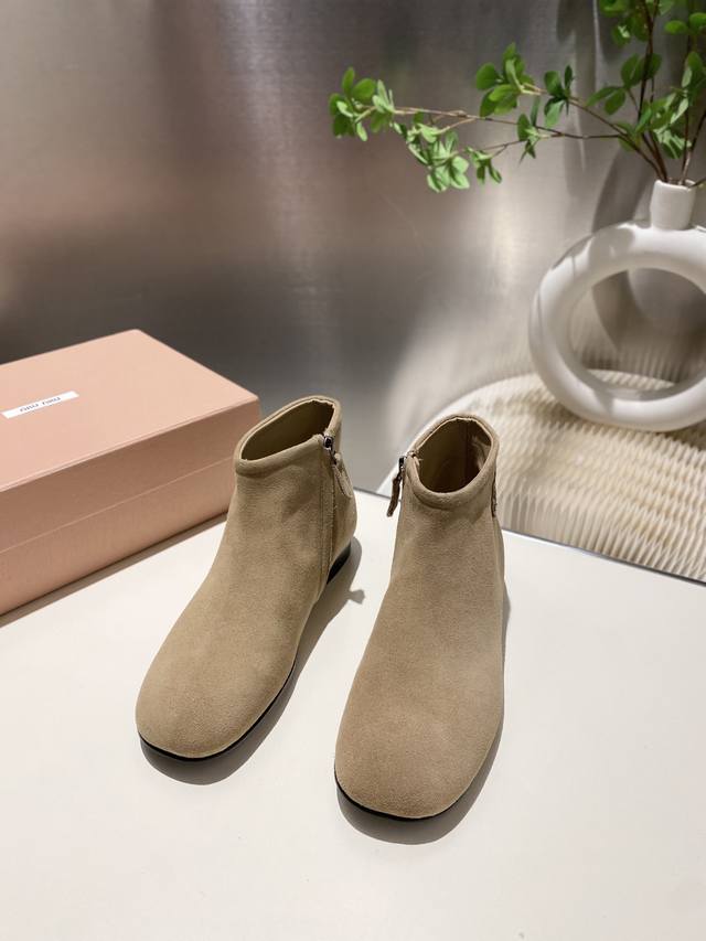 Factory Price p Miumiu 2025 Autumn/Winter New Round Toe Ankle Boots The most wo
