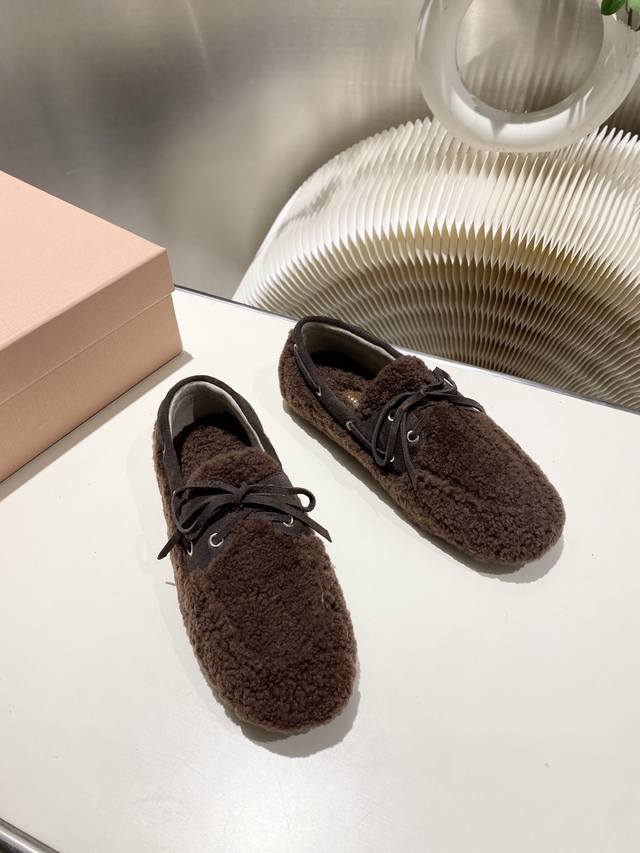 Factory direct stock Miu Miu 2025 flat loafers with fringe, new runway style. R