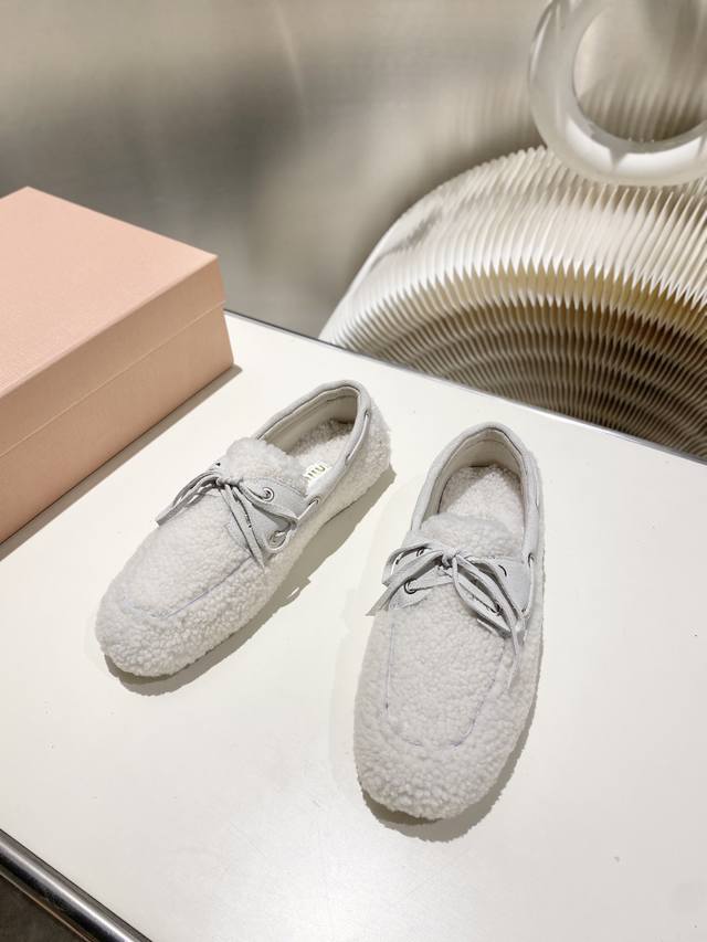 Factory direct stock Miu Miu 2025 flat loafers with fringe, new runway style. R