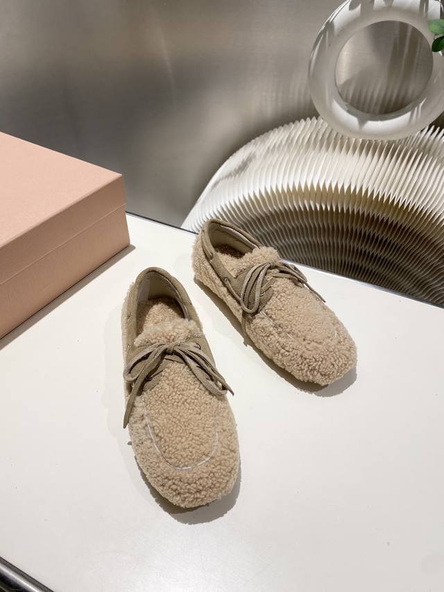 Factory direct stock Miu Miu 2025 flat loafers with fringe, new runway style. R