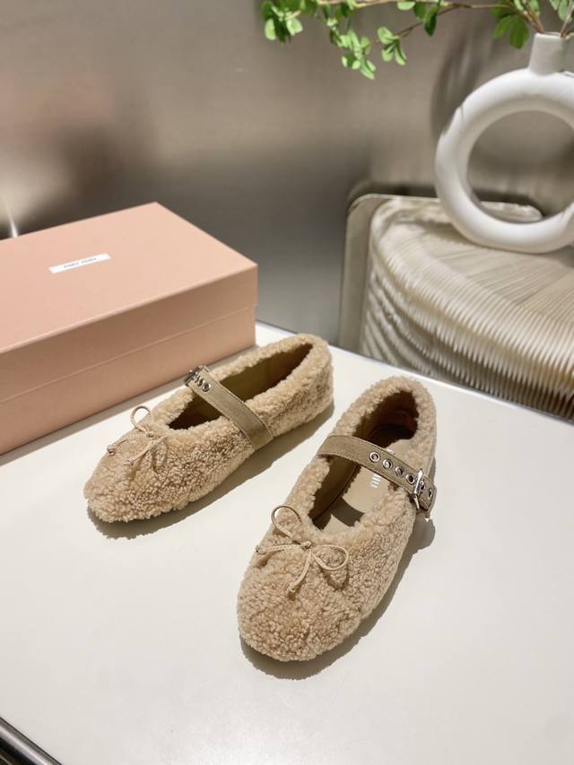 Miu Miu 2025 Autumn/Winter New Style Furry Shoes in PP Leather (Factory Price).