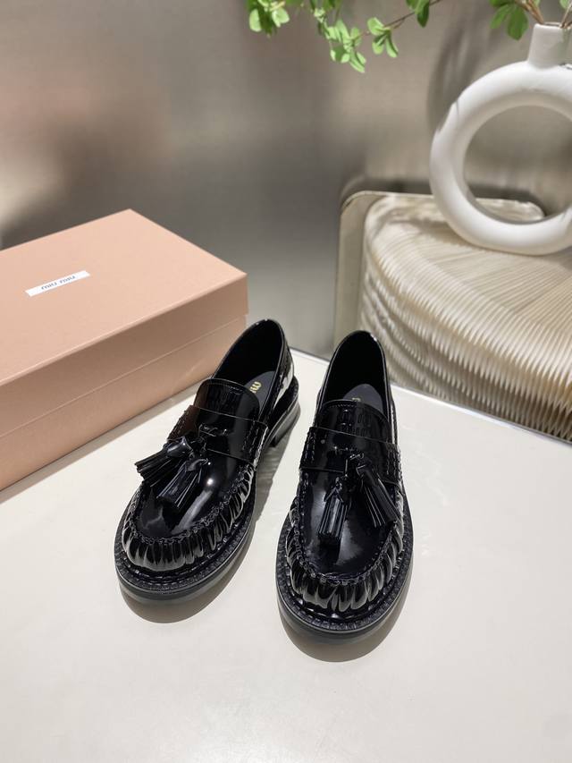 Factory Price p Miu Miu 2025 Runway New Tassel-Embellished Motorcycle Shoes Sli