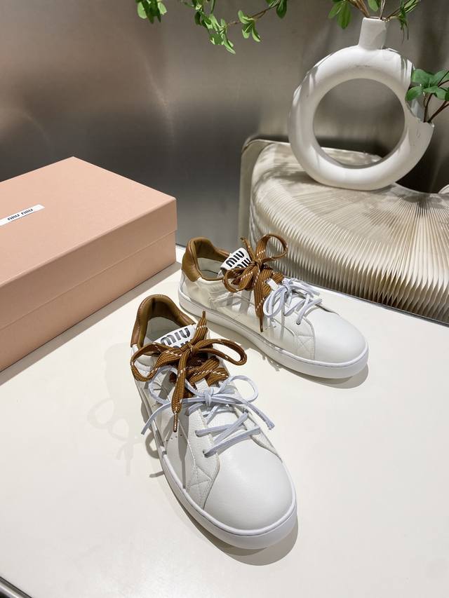 New Miu Miu 2025 Spring/Summer Casual White Sneakers are now available! A key s