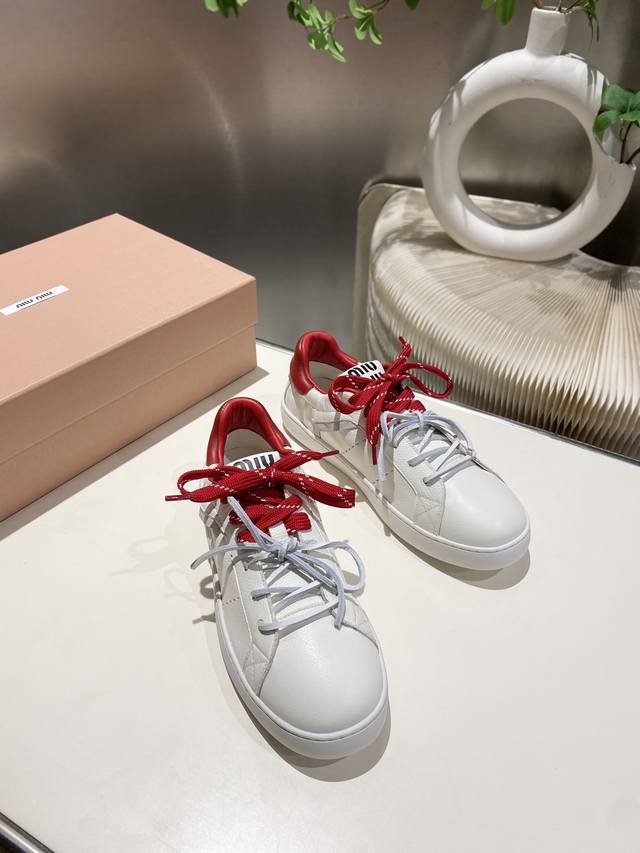 New Miu Miu 2025 Spring/Summer Casual White Sneakers are now available! A key s