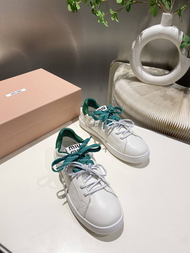New Miu Miu 2025 Spring/Summer Casual White Sneakers are now available! A key s