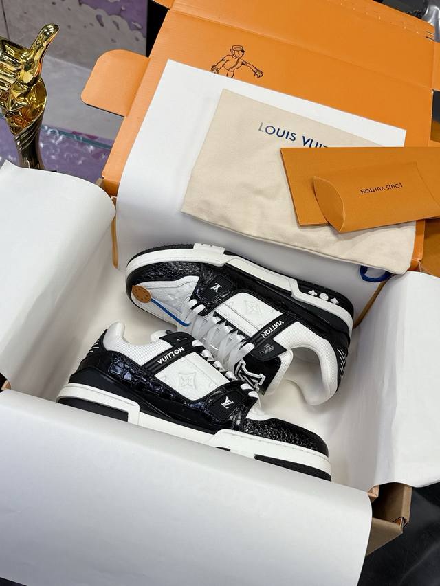 Factory Price: 2025 Latest Color Available! Louis Vuitton Trainer Series Couple