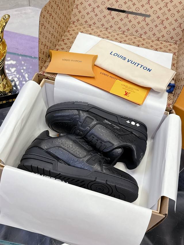 Factory Price: Top-Grain Cowhide Ostrich Pattern Series Original Development Qua