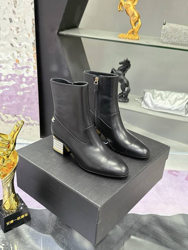 Factory Price: Chanel Fall/Winter 2025 New Round Toe Chunky Heel Pearl Ankle Boo