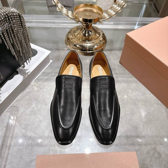 Factory Direct Miumi*26 Early Spring New Distressed Loafers Featuring a classic