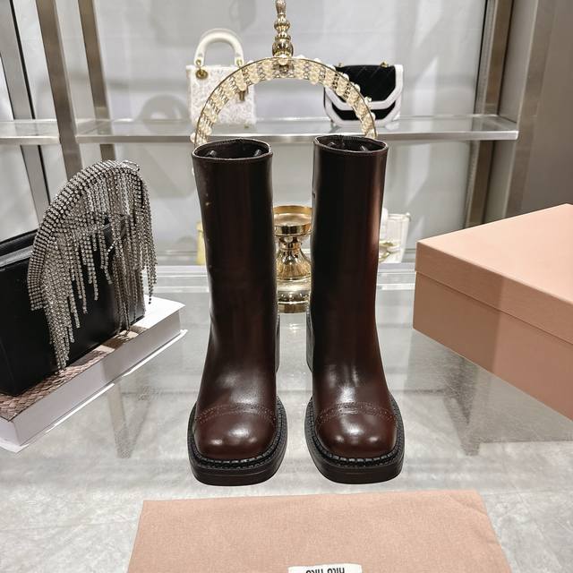 Factory direct Miumiu Fall/Winter Newest Retro Leather Boots Many celebrities a