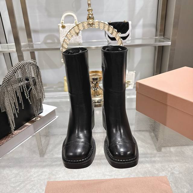 Factory direct Miumiu Fall/Winter Newest Retro Leather Boots Many celebrities a