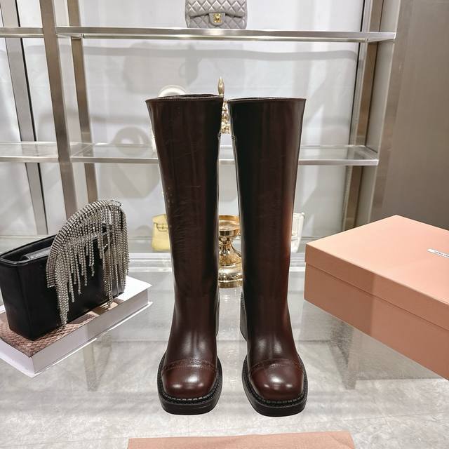 Factory direct Miumiu Fall/Winter Newest Retro Leather Boots Many celebrities a