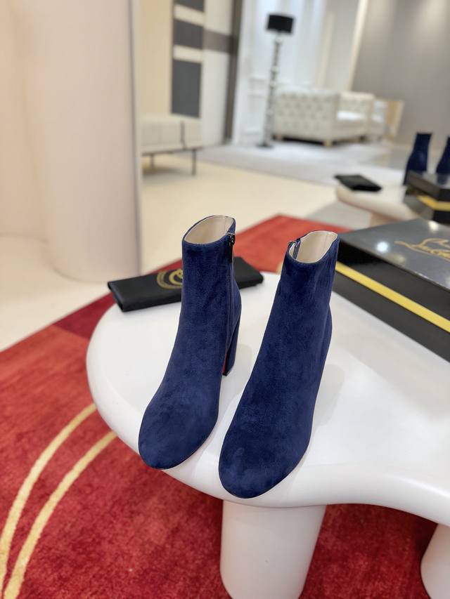 Generation*Level* Jane Booty features a square, 85mm sloping heel, and this ankl