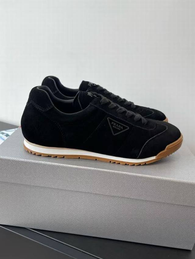 Factory direct price Prada couple style 25Ss autumn/summer new German training