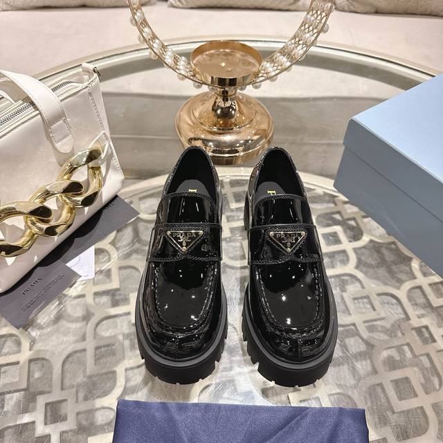 Factory Price (pp): Prada: New Model Upper: Imported full-grain cowhide, high-g