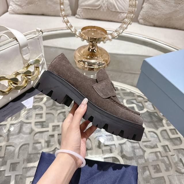 Factory Price (pp): Prada: New Model Upper: Imported full-grain cowhide, high-g