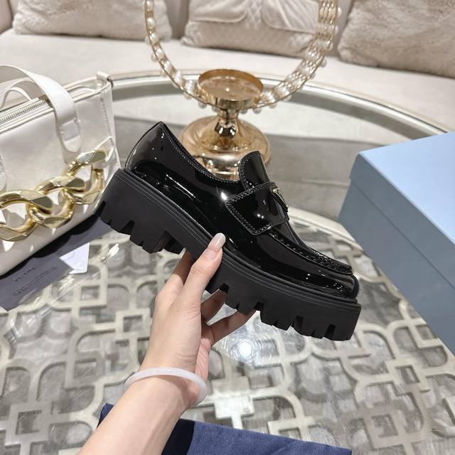 Factory Price (pp): Prada: New Model Upper: Imported full-grain cowhide, high-g