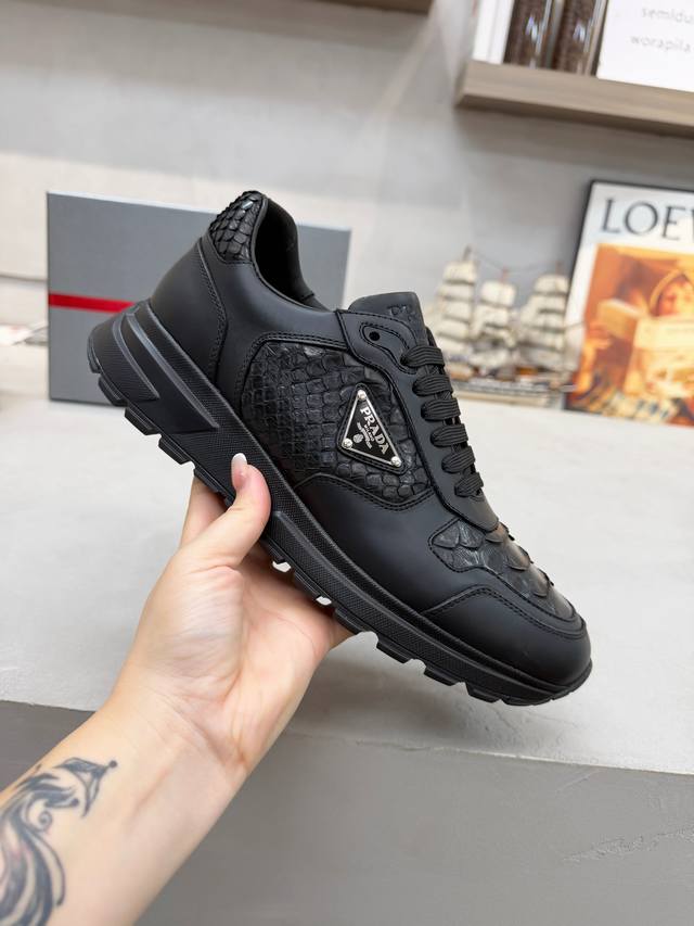 Factory Price (pp): Prada men's shoes, best-selling item in department stores,