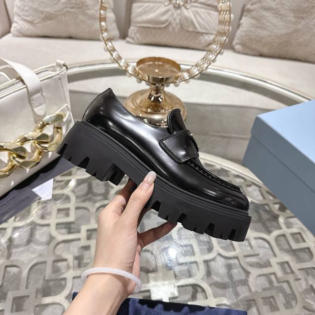 Factory Price (pp): Prada: New Model Upper: Imported full-grain cowhide, high-g