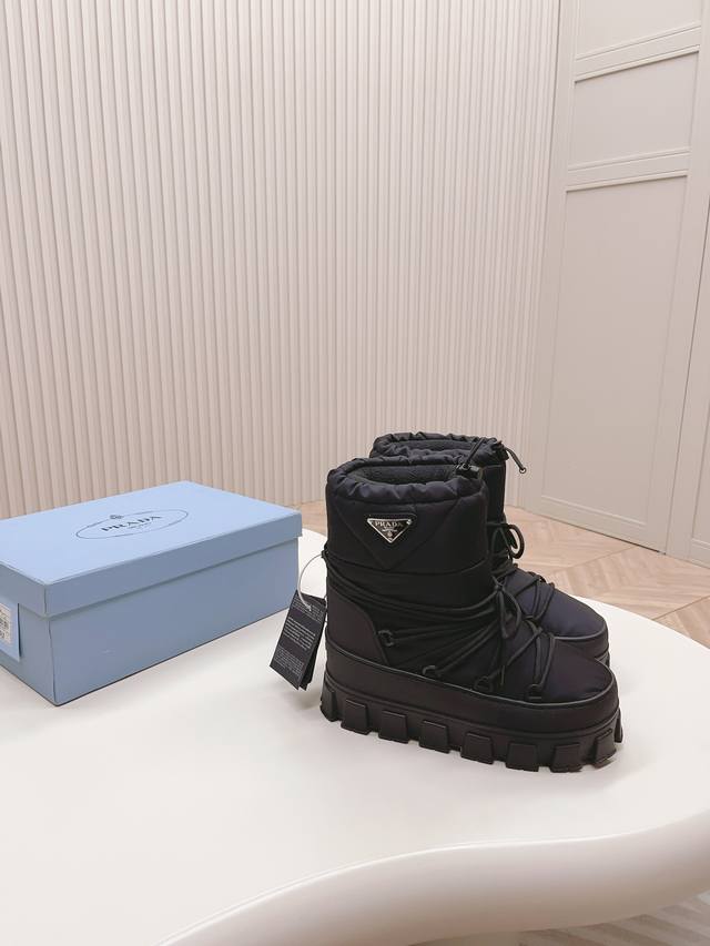 Factory Price (pp): Latest Prada Snow Boots Enameled Triangular Metal Logo Boot