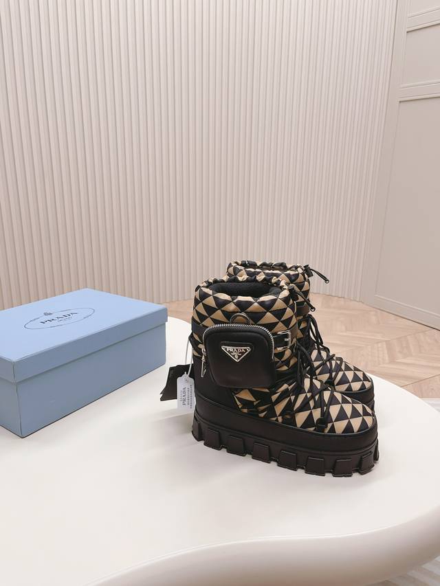 Factory Price (pp): Latest Prada Snow Boots Enameled Triangular Metal Logo Boot