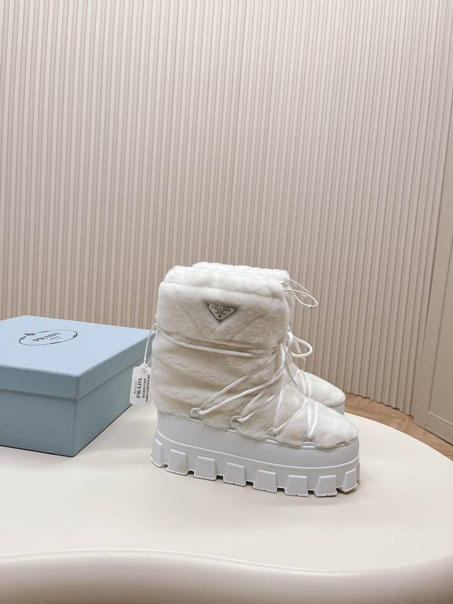 Factory Price (pp): Latest Prada Snow Boots Enameled Triangular Metal Logo Boot