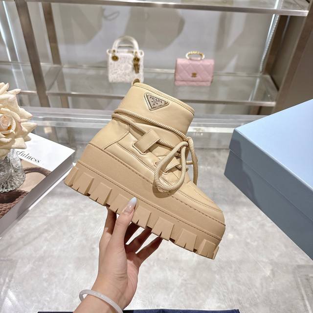 Factory Price (pp): Latest Prada Snow Boots Enameled Triangular Metal Logo Boot