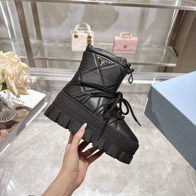 Factory Price (pp): Latest Prada Snow Boots Enameled Triangular Metal Logo Boot