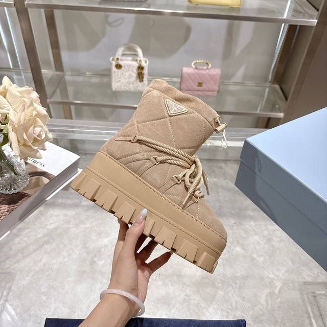 Factory Price (pp): Latest Prada Snow Boots Enameled Triangular Metal Logo Boot