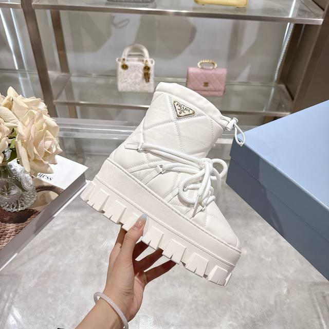 Factory Price (pp): Latest Prada Snow Boots Enameled Triangular Metal Logo Boot