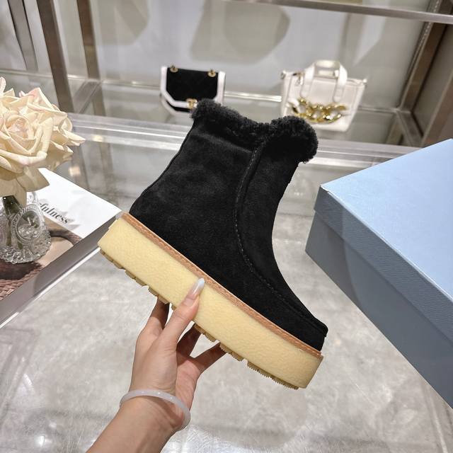 Factory Price (pp): Latest Prada Snow Boots Enameled Triangular Metal Logo Boot